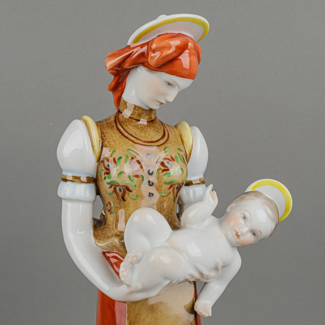 HEREND Figurine Peasant Madonna With Child 5421