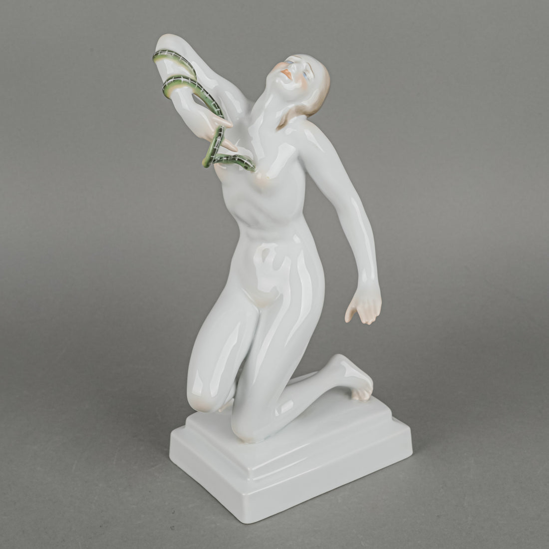 HEREND Figurine Death Of Cleopatra 5722