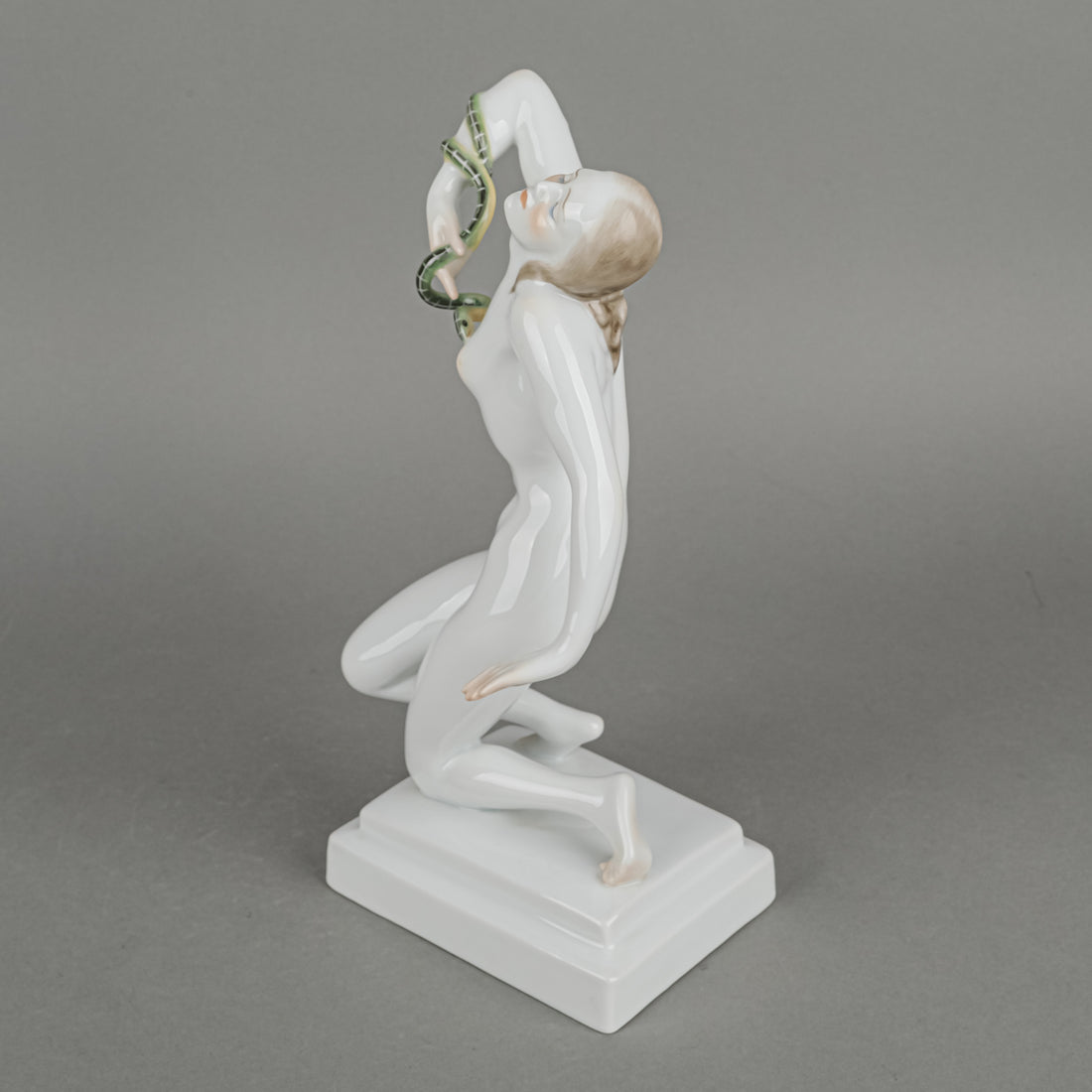 HEREND Figurine Death Of Cleopatra 5722