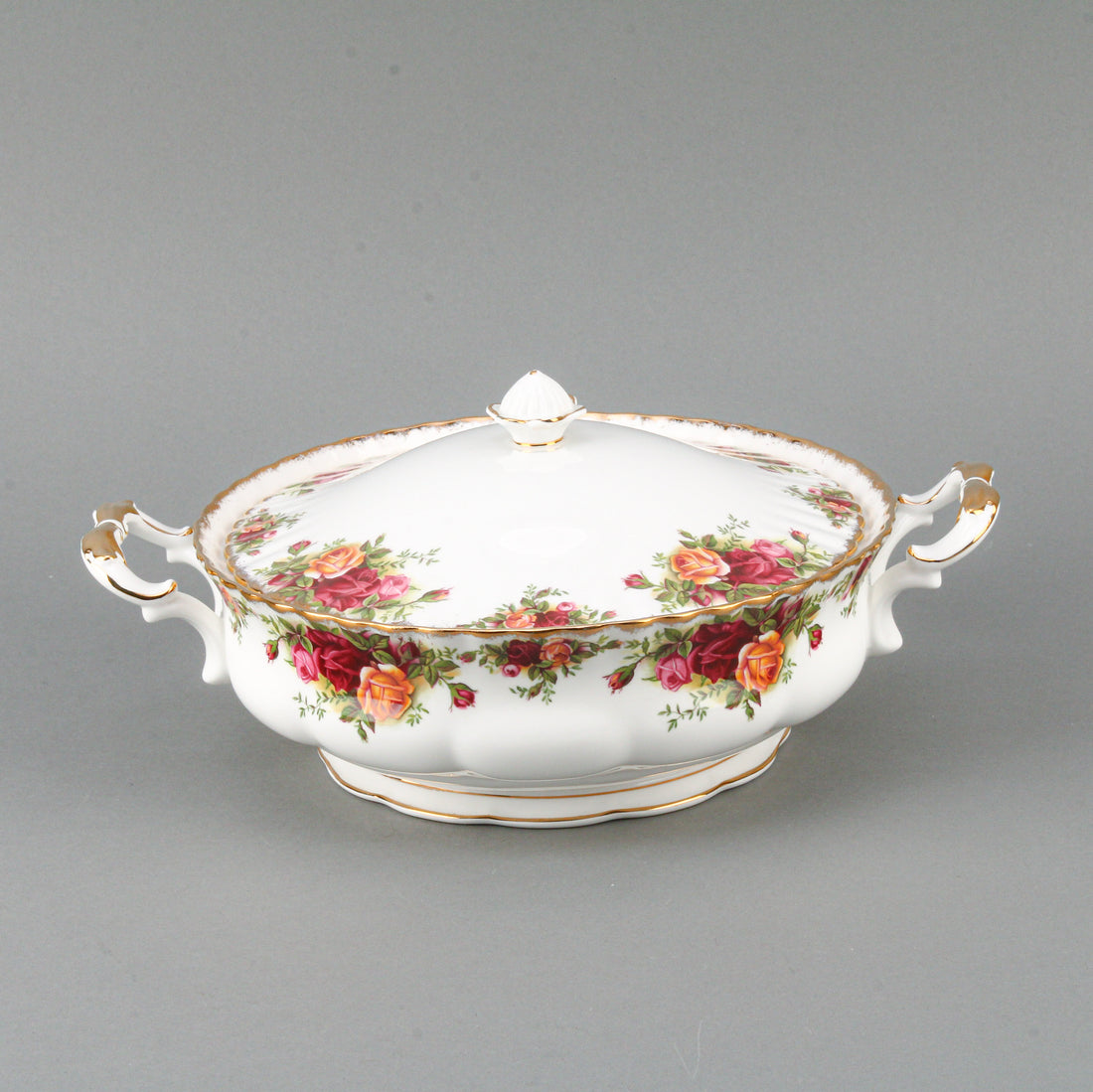 ROYAL ALBERT Old Country Roses Covered  Serving Bowl