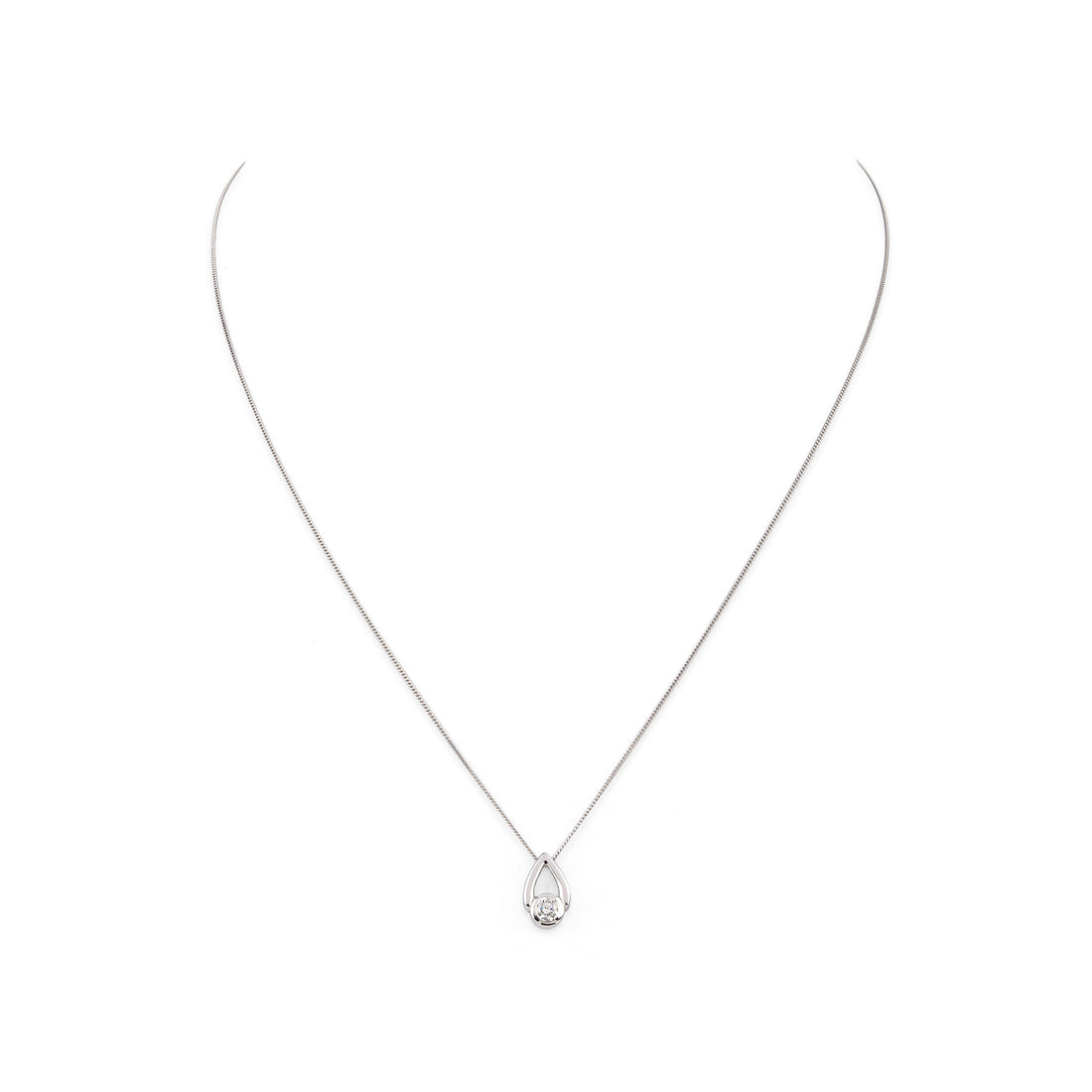 14K White Gold Canadian Diamond Pendant Necklace