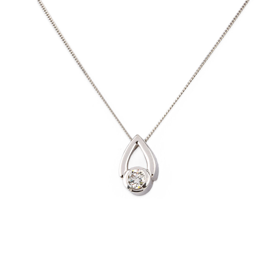 14K White Gold Canadian Diamond Pendant Necklace