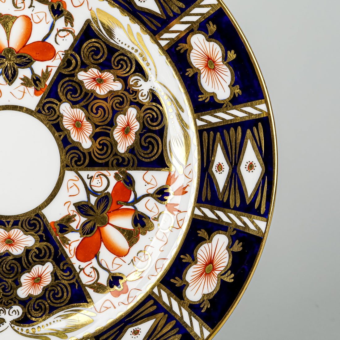ROYAL CROWN DERBY Traditional Imari 2451 Luncheon Plate