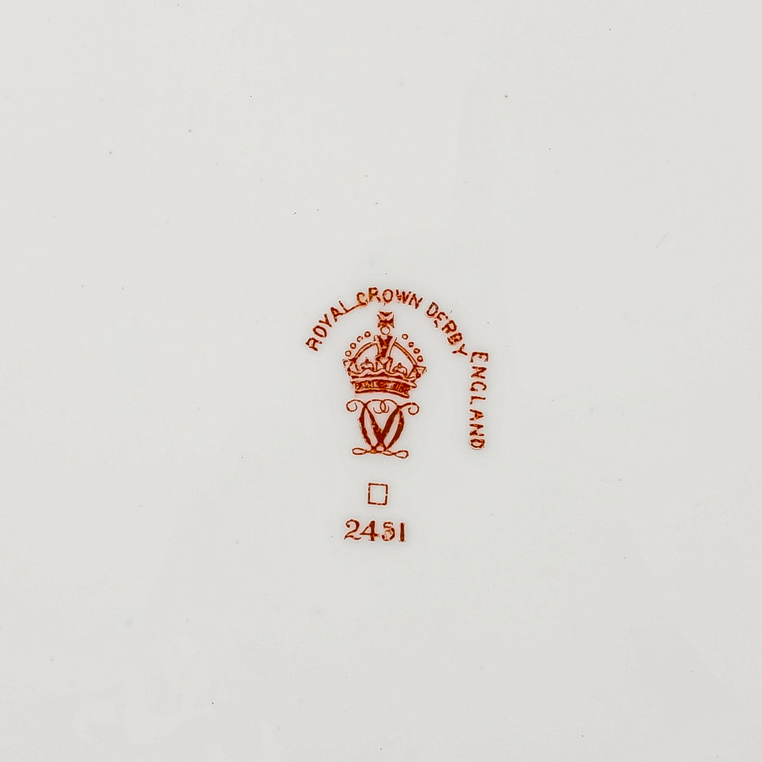 ROYAL CROWN DERBY Traditional Imari 2451 Luncheon Plate
