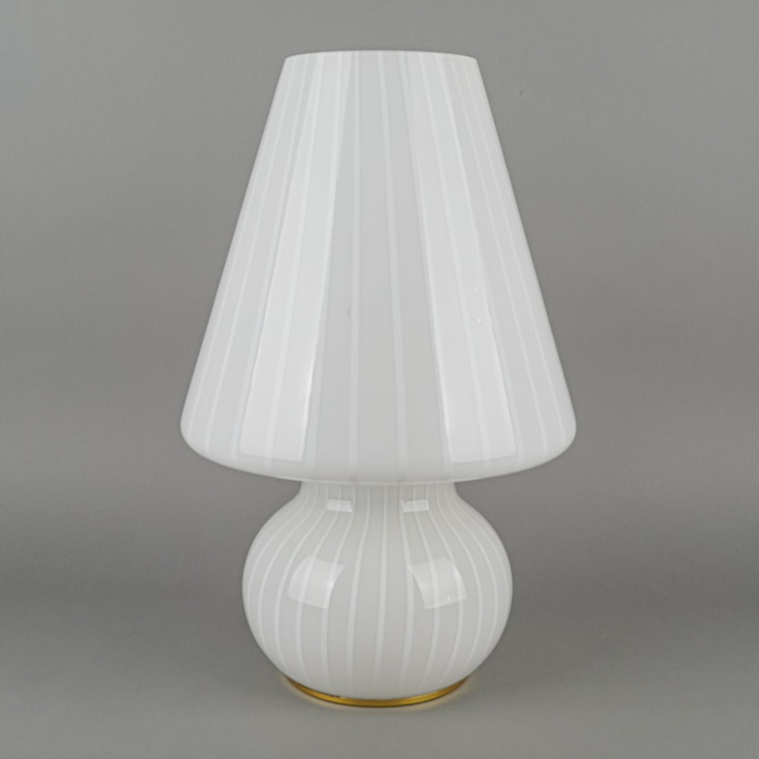 VELUCE Vintage White Striped Glass Fungo Lamp