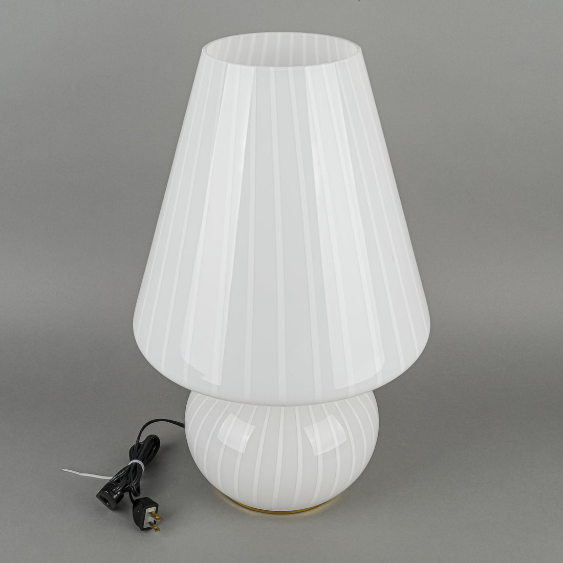 VELUCE Vintage White Striped Glass Fungo Lamp