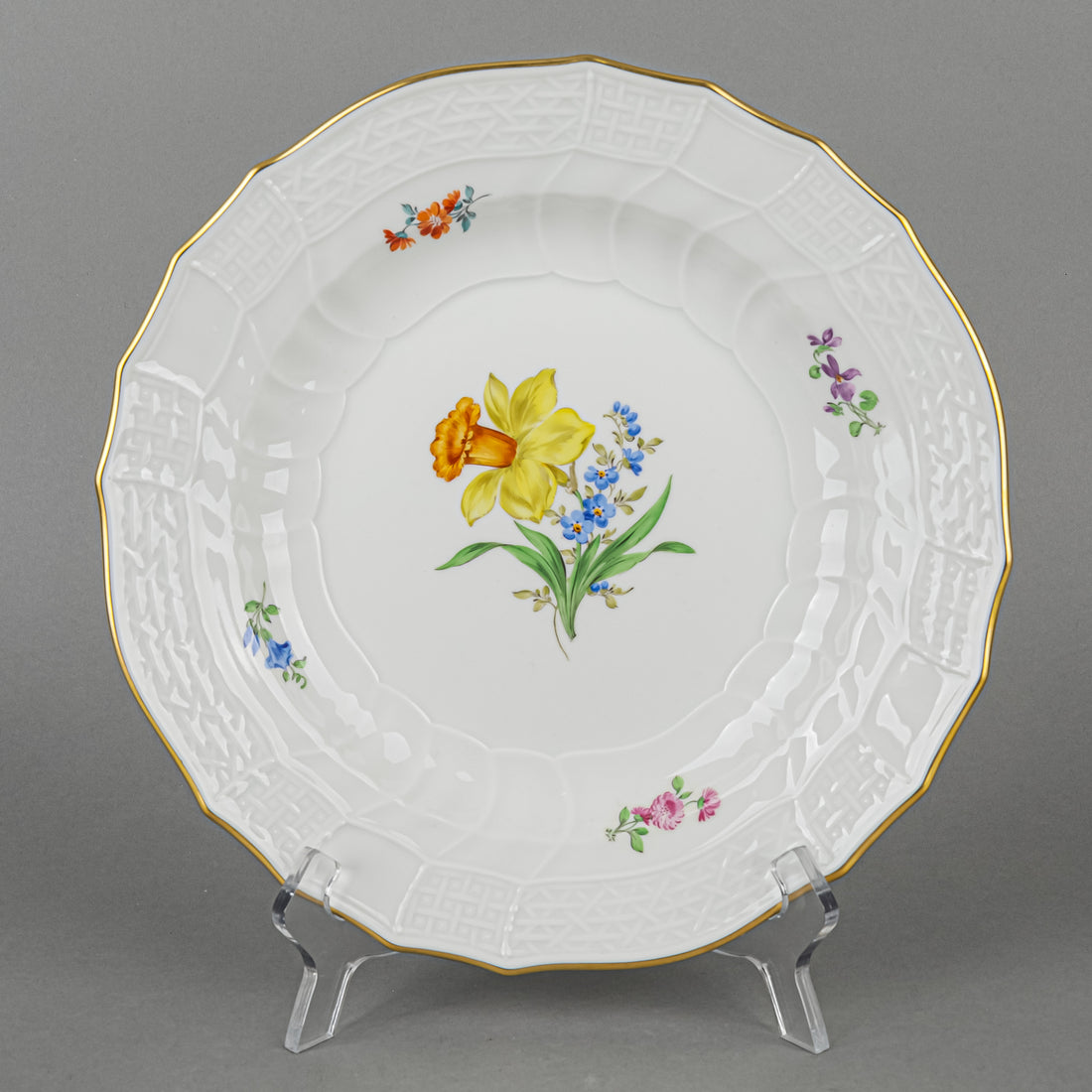 MEISSEN Floral Embossed Dinner Plate Daffodil