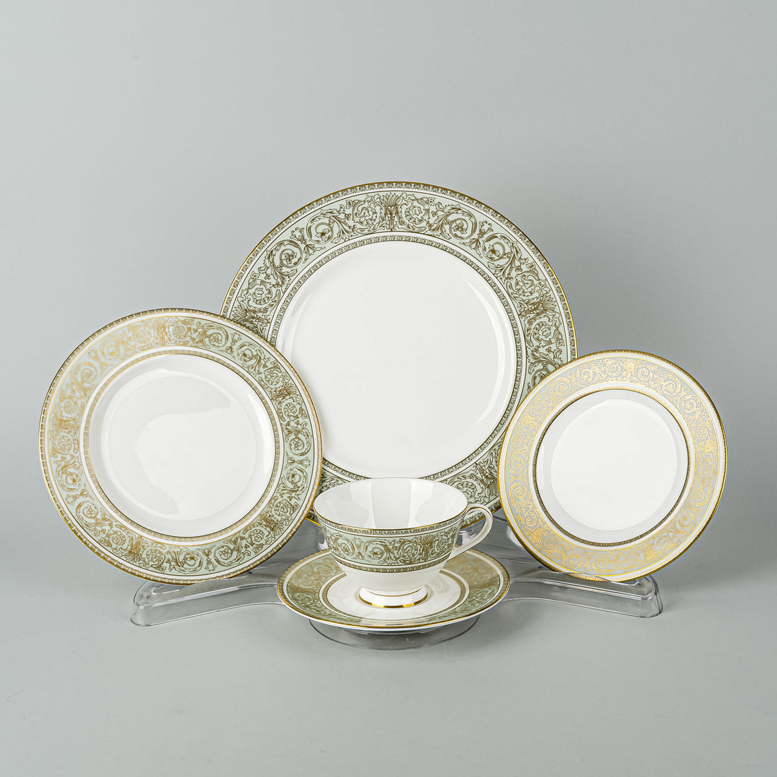 ROYAL DOULTON English Renaissance H4972 9 Place Settings