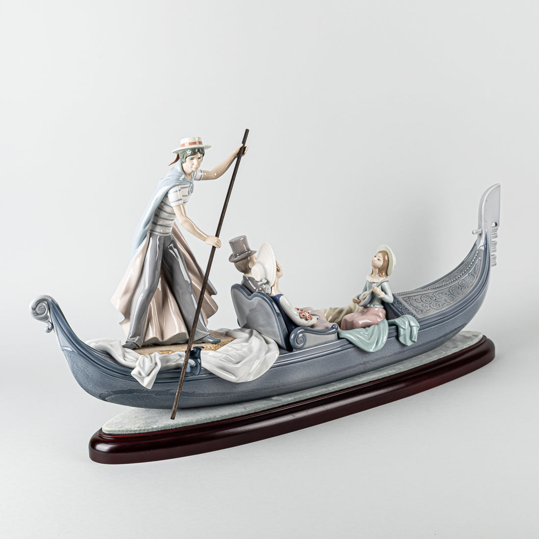 LLADRO Figurine In The Gondola 1350
