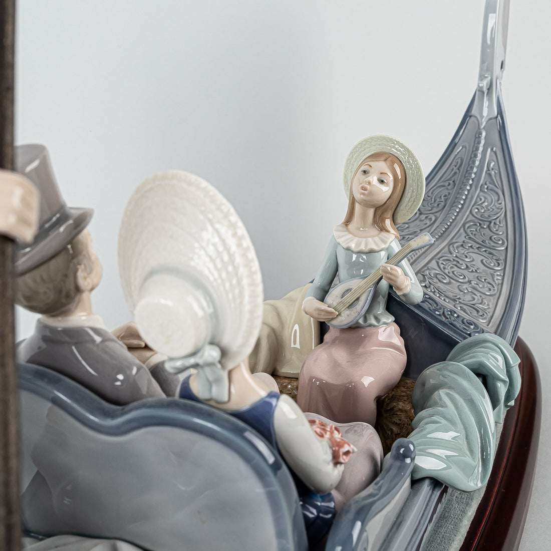 LLADRO Figurine In The Gondola 1350