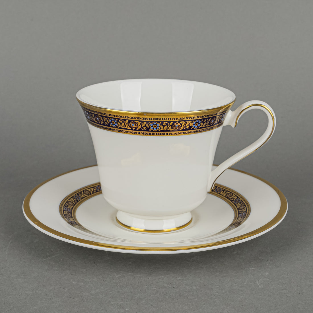 ROYAL DOULTON Harlow H5034 11 Place Settings Plus Extras