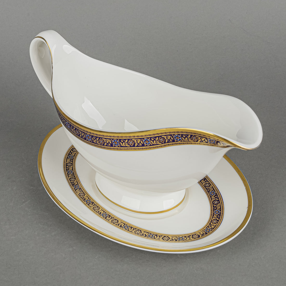 ROYAL DOULTON Harlow H5034 Gravy Boat & Stand L9"