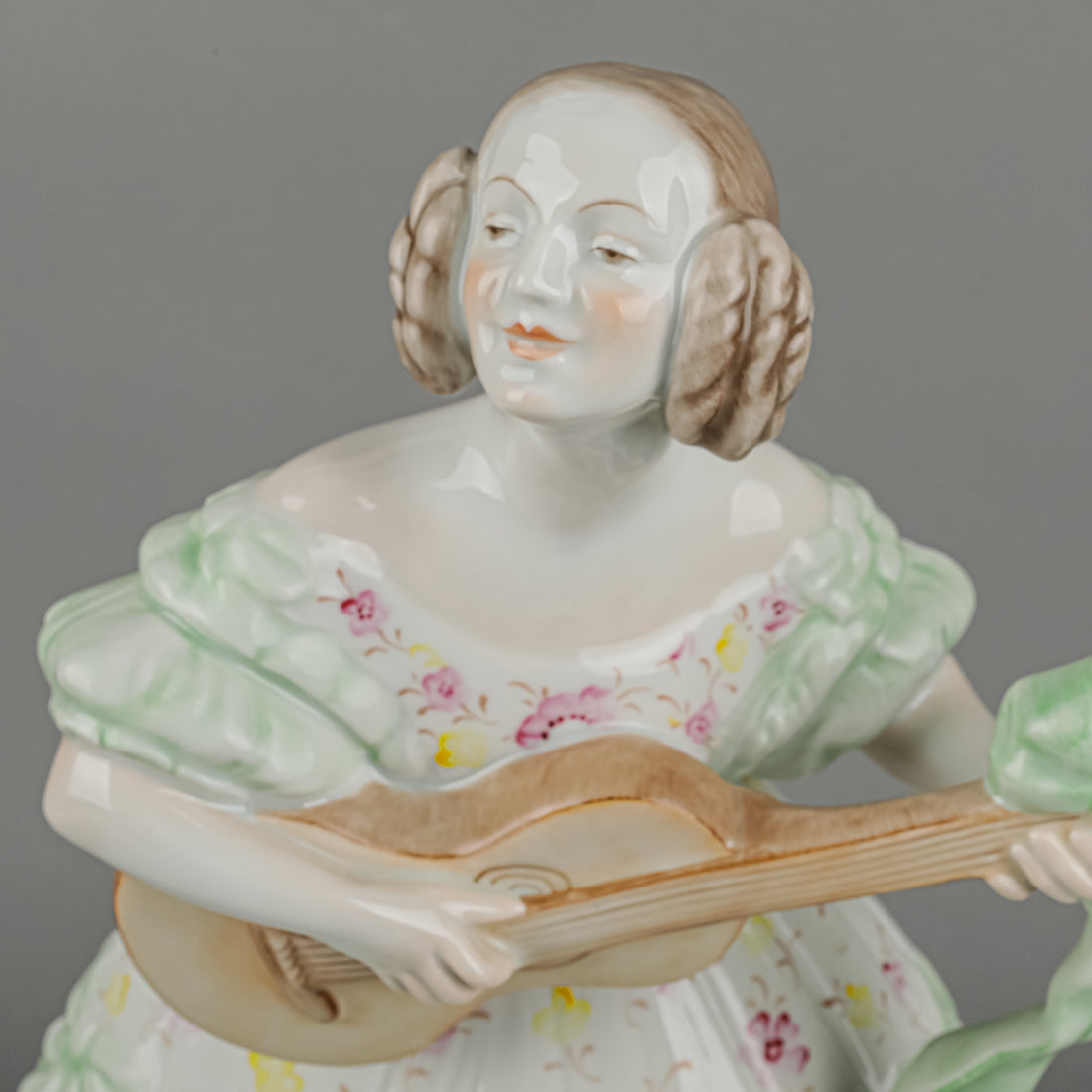 HEREND Figurine Mrs Deryne - Green 5793