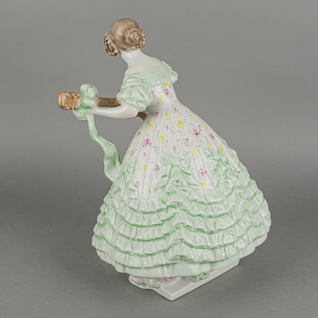 HEREND Figurine Mrs Deryne - Green 5793