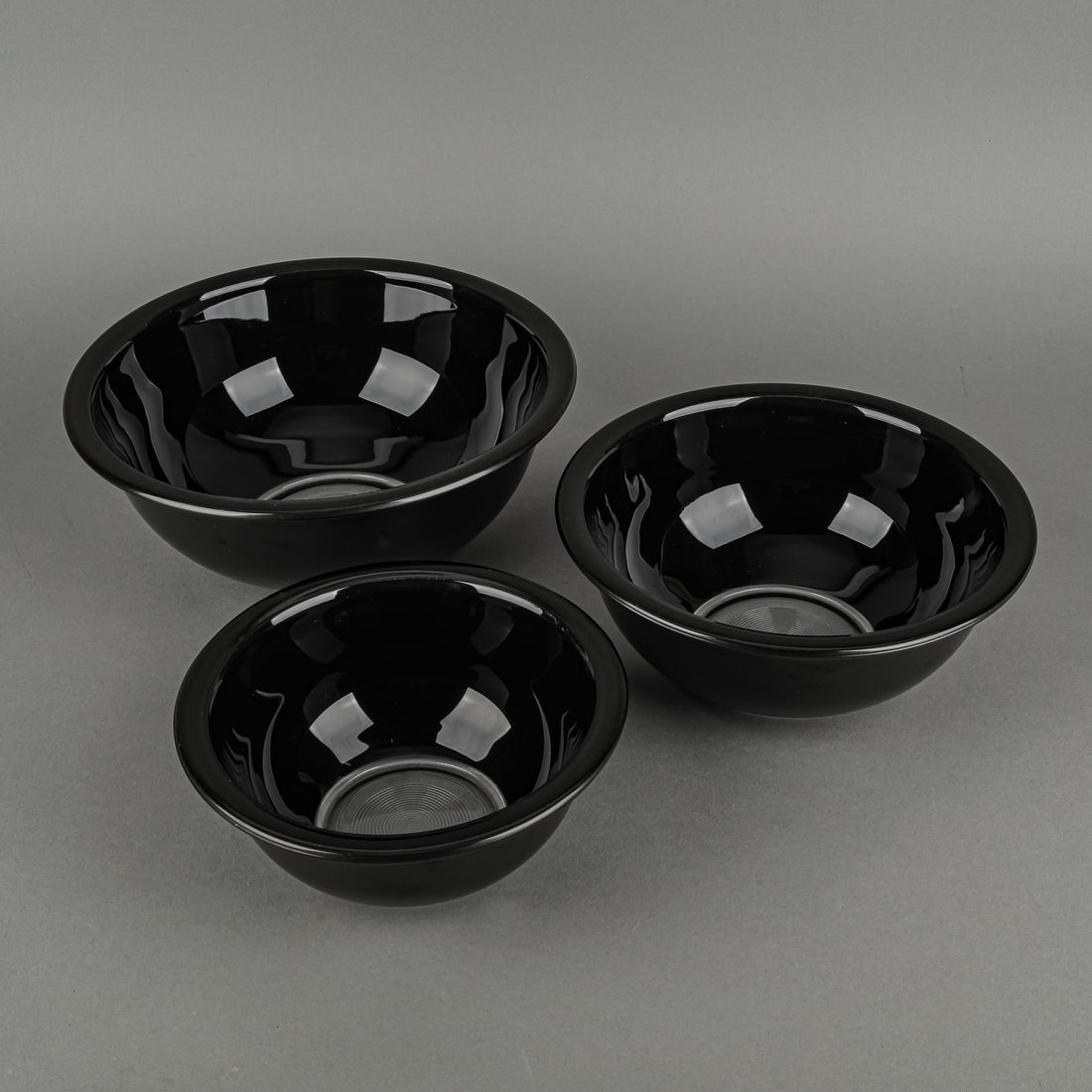 PYREX Black Glass Nesting Mixing Bowls Set of 3