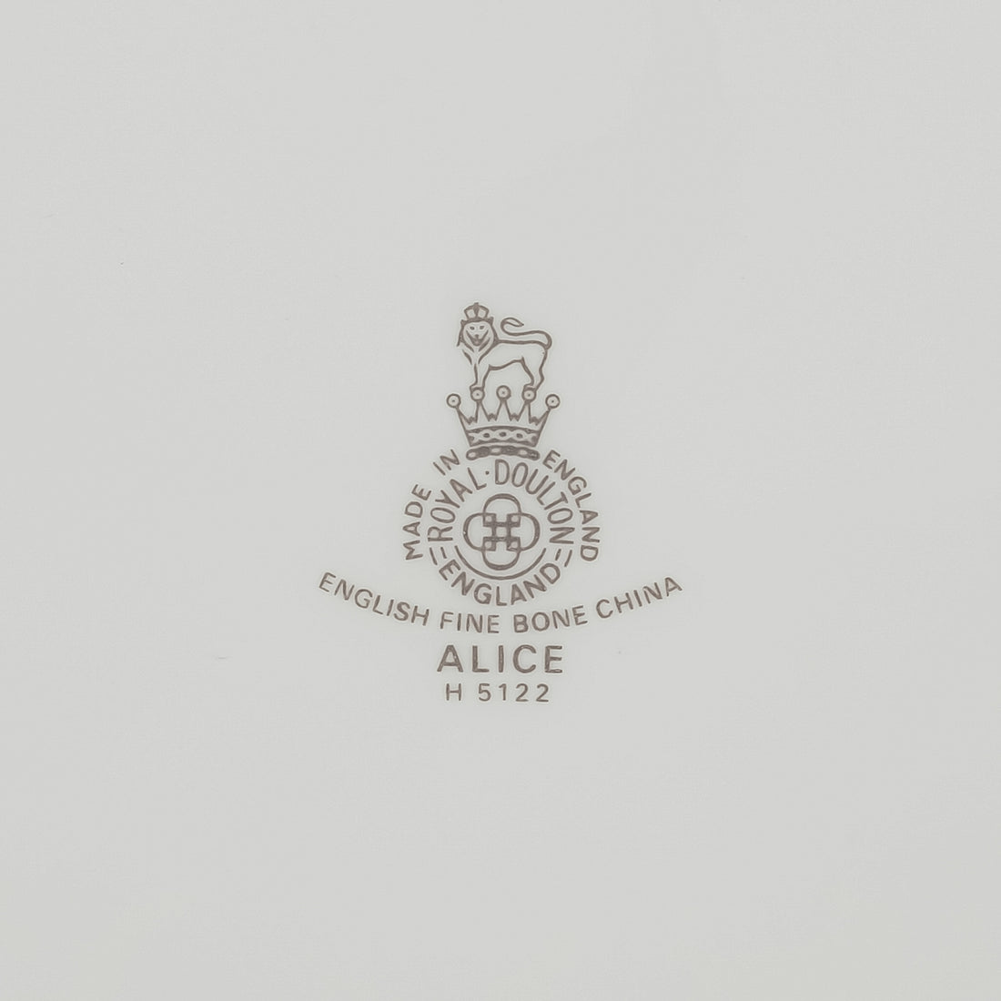 ROYAL DOULTON Alice H5122 Round Covered Serving Bowl