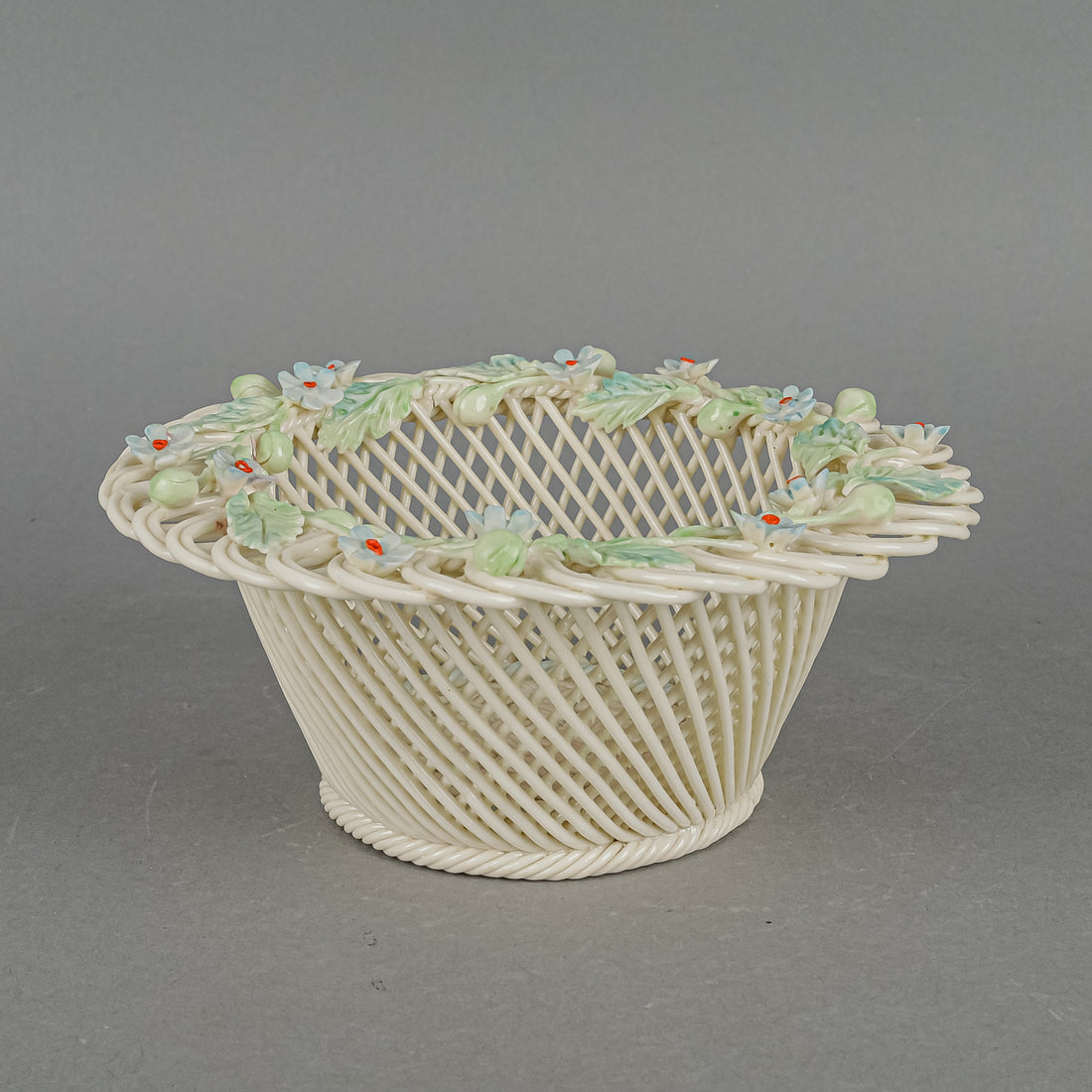 BELLEEK Basketware Forget Me Not Basket H2.5"xD6"