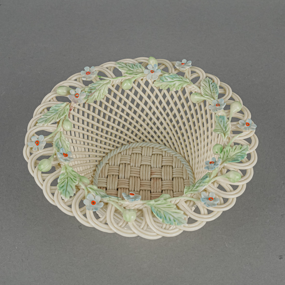 BELLEEK Basketware Forget Me Not Basket H2.5"xD6"