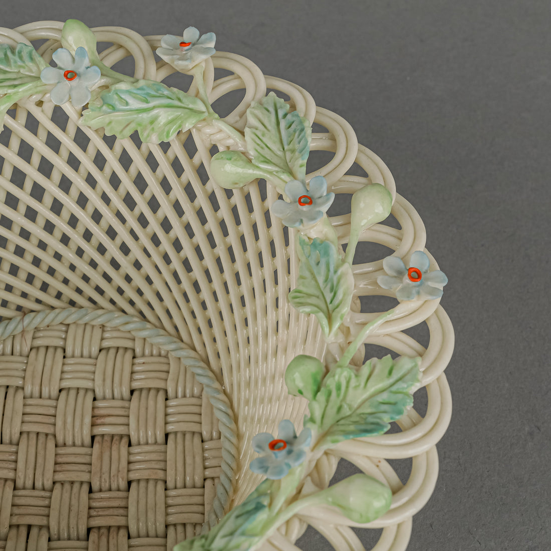 BELLEEK Basketware Forget Me Not Basket H2.5"xD6"
