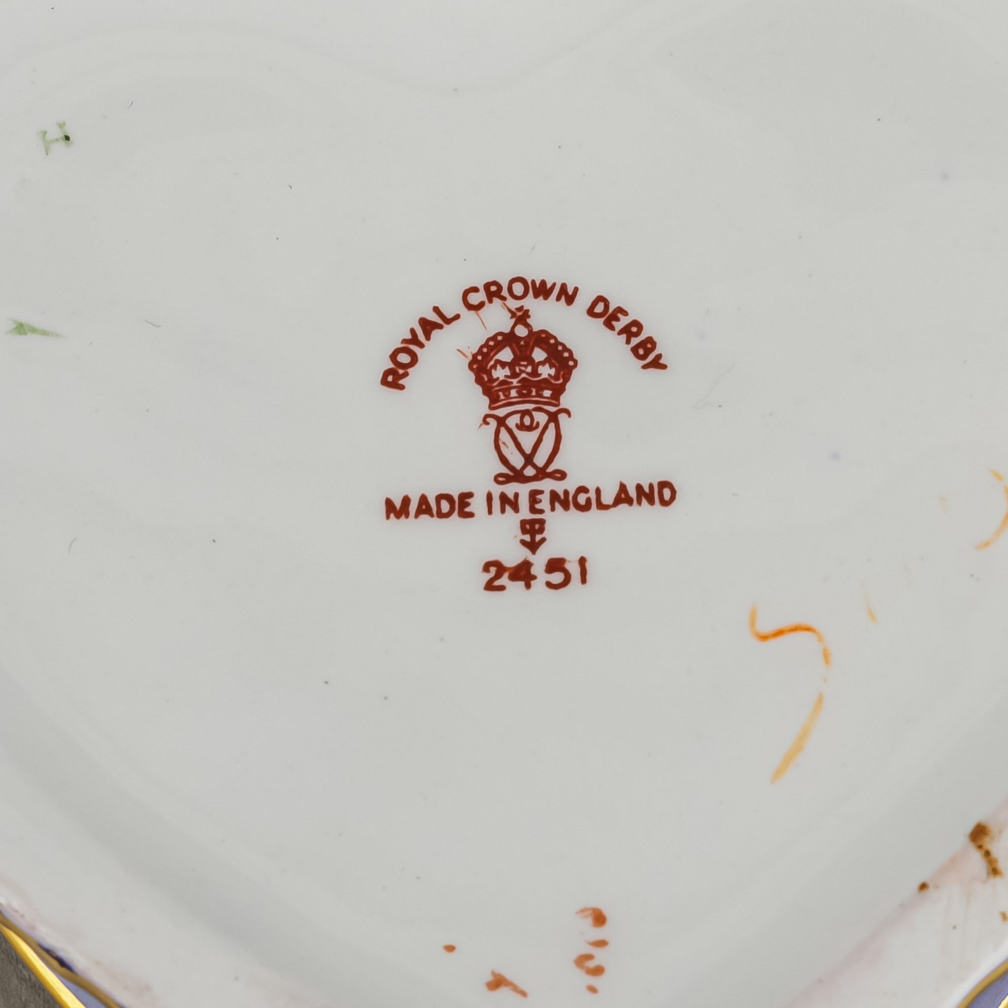 ROYAL CROWN DERBY Traditional Imari 2451 Lidded Heart Trinket Box