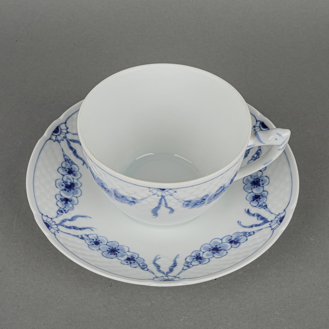 BING & GRØNDAHL Empire Blue & White Breakfast Cup & Saucers 104 Set of 4