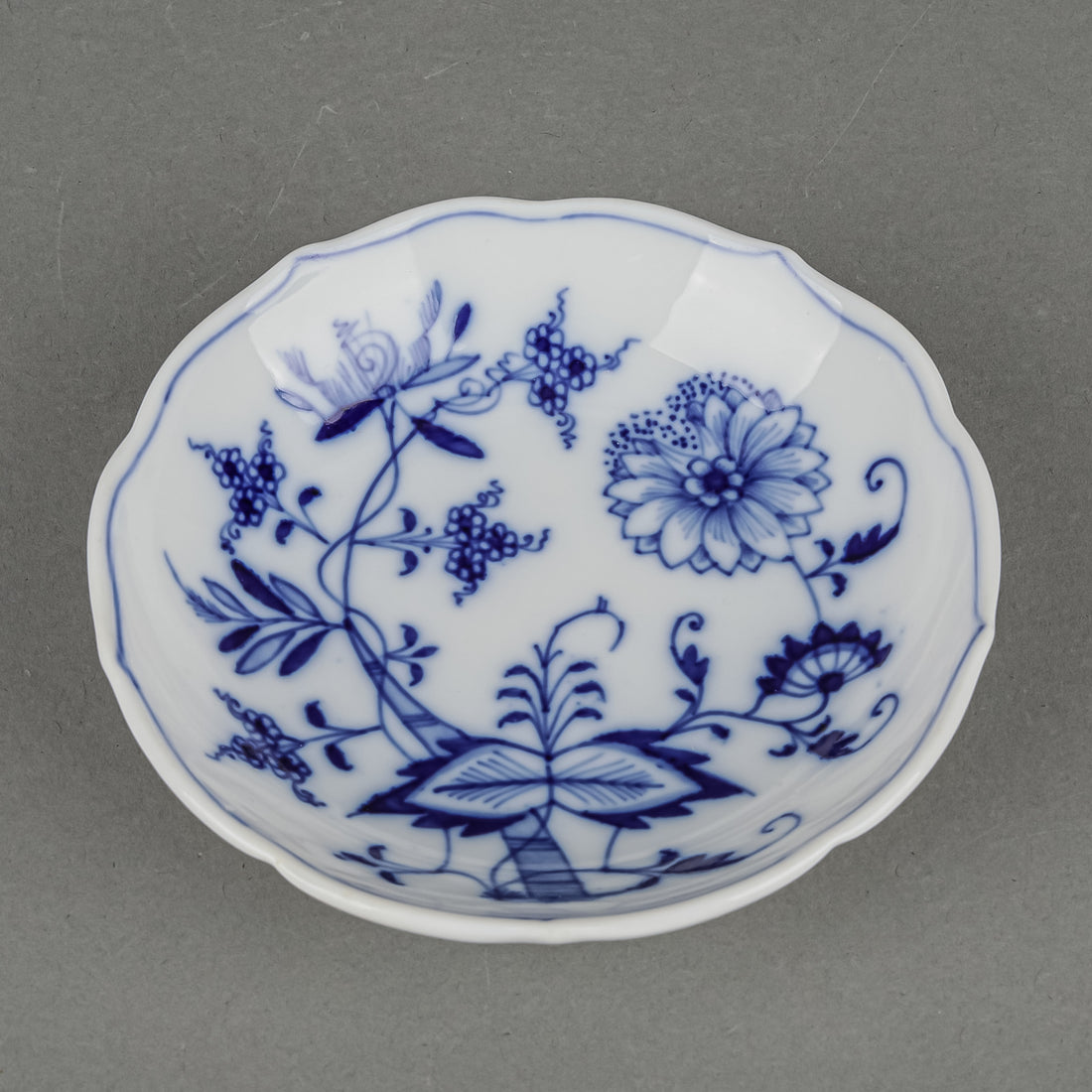 MEISSEN Blue Onion Round Dish