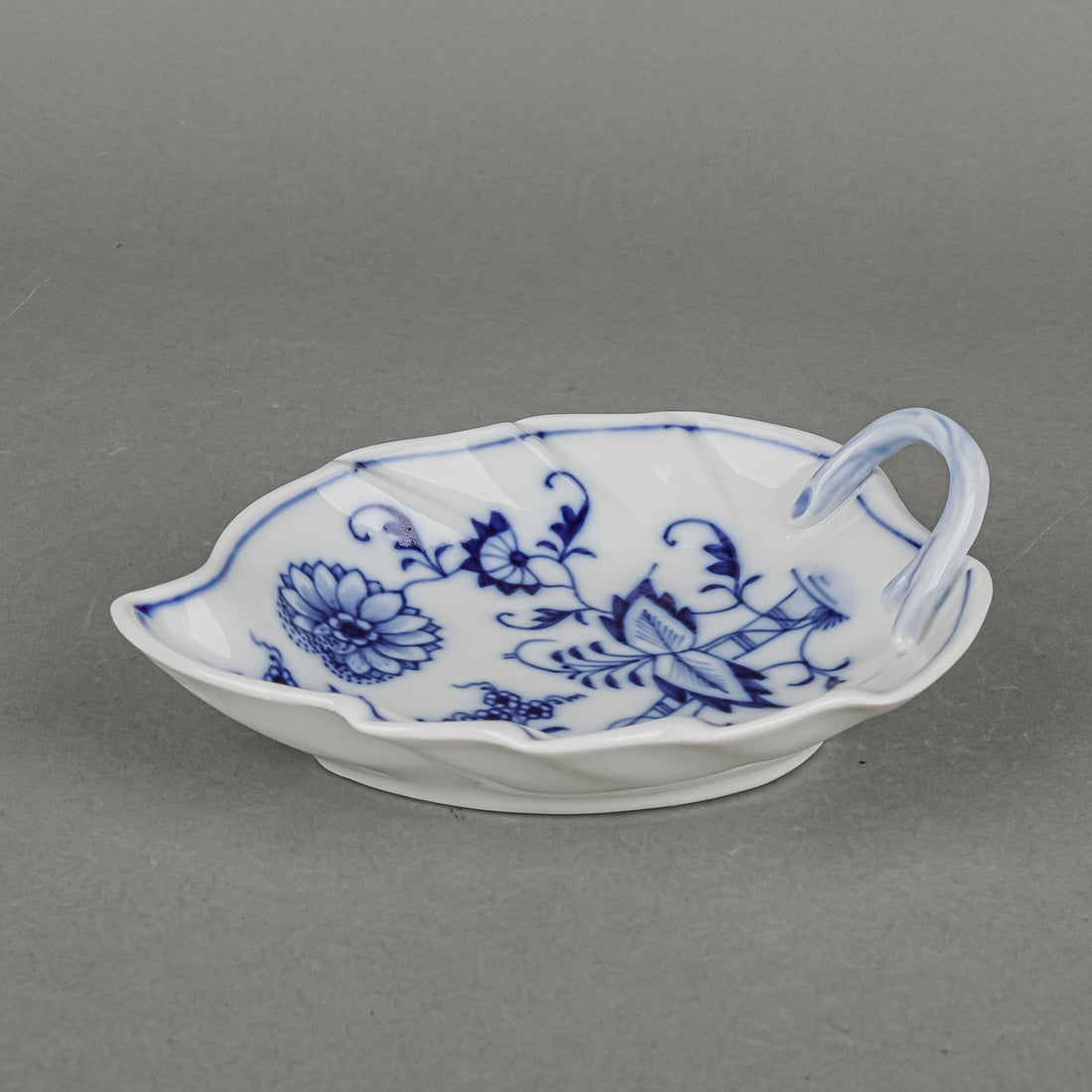 MEISSEN Blue Onion Leaf Dish