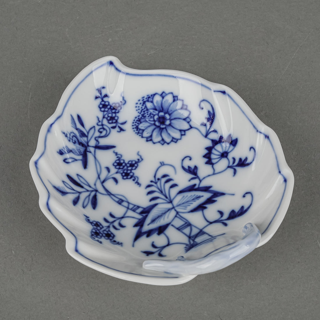 MEISSEN Blue Onion Leaf Dish
