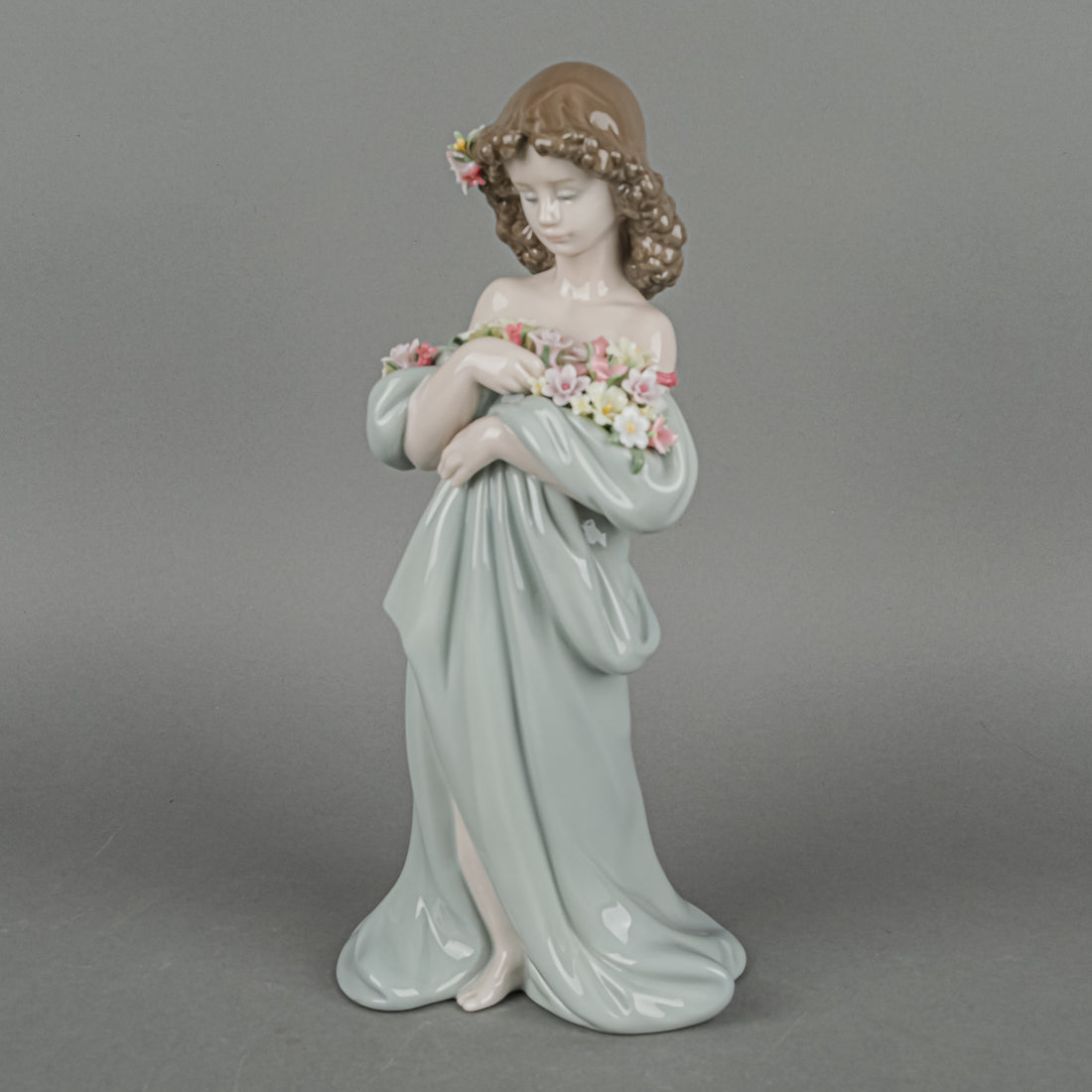 LLADRO Figurine Petals Of Love 6346