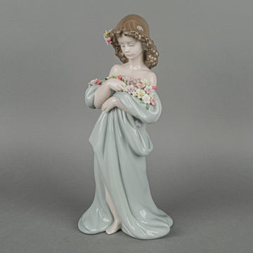 LLADRO Figurine Petals Of Love 6346