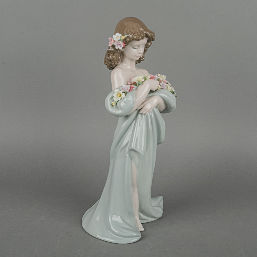 LLADRO Figurine Petals Of Love 6346