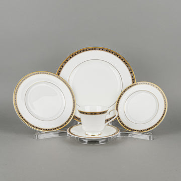 ROYAL DOULTON Monaco H5133 12Place Settings Plus Extra