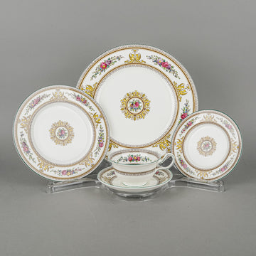 WEDGWOOD Columbia W595 6 Place Settings Plus Extras