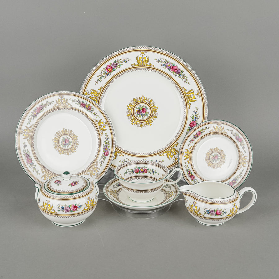 WEDGWOOD Columbia W595 6 Place Settings Plus Extras