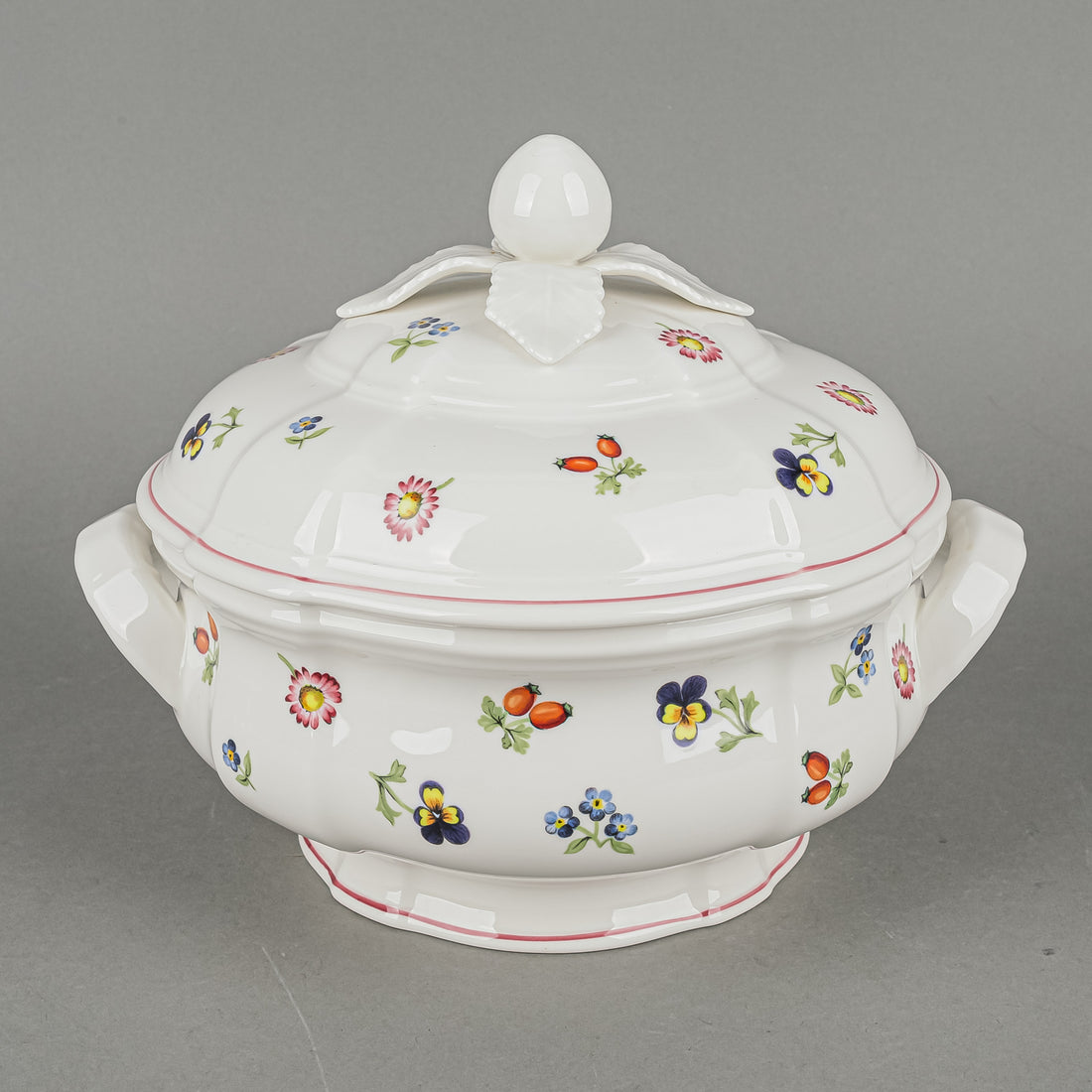 VILLEROY AND BOCH Petite Fleur Covered Serving Bowl