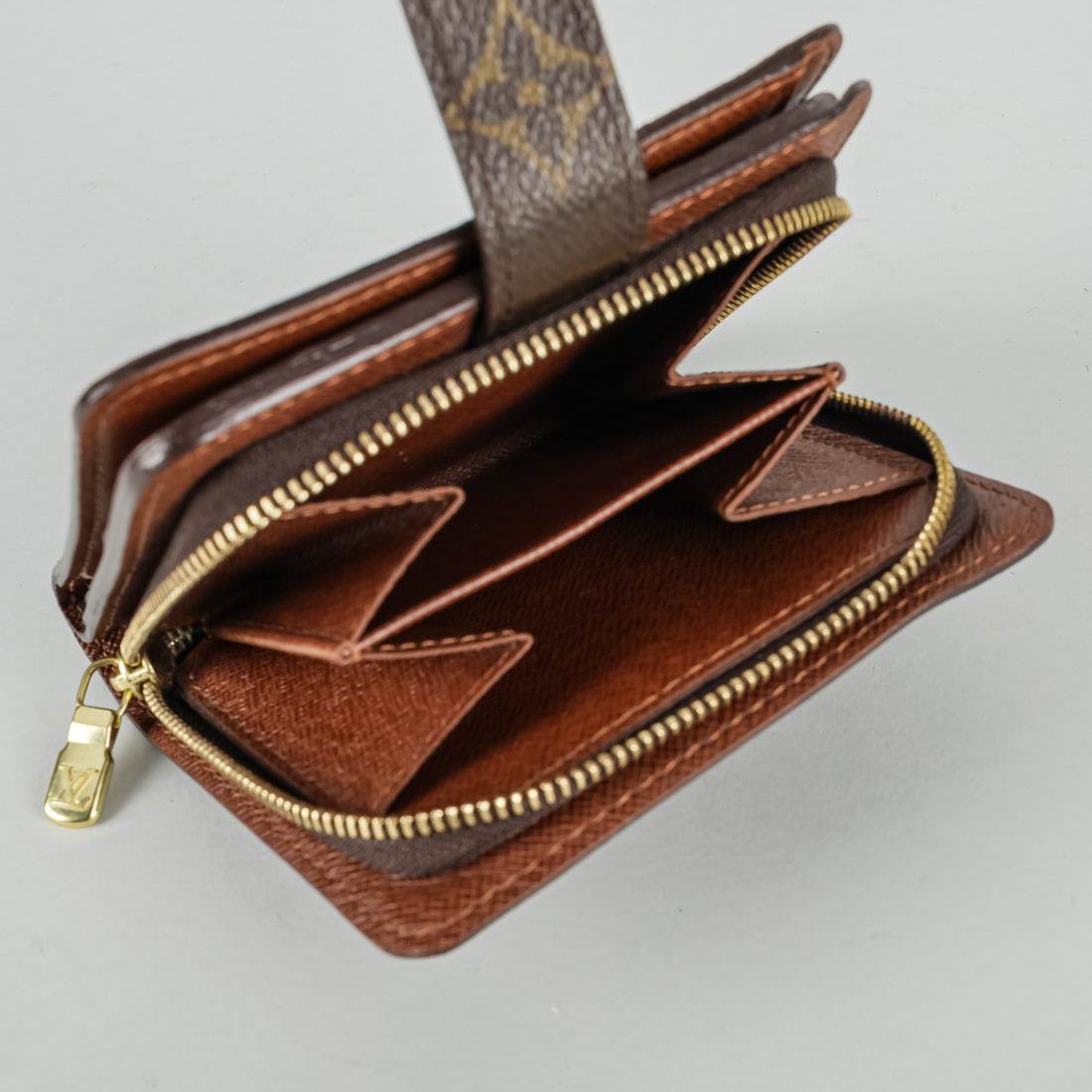 LOUIS VUITTON 2004 Compact Zippe Wallet