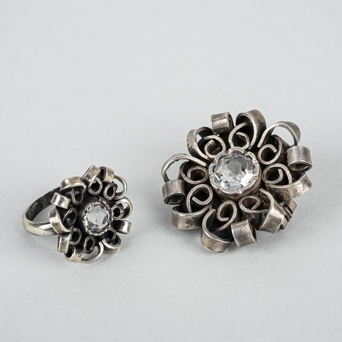 ZAREMSKA 800 SIlver Ribbon Motif Clear Glass Ring And Broach Set