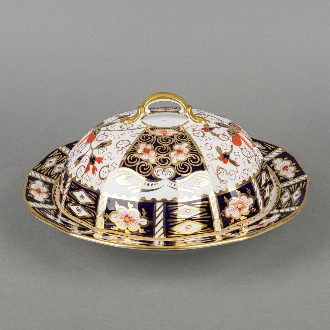 ROYAL CROWN DERBY Traditional Imari 2451 Covered Muffin Dish
