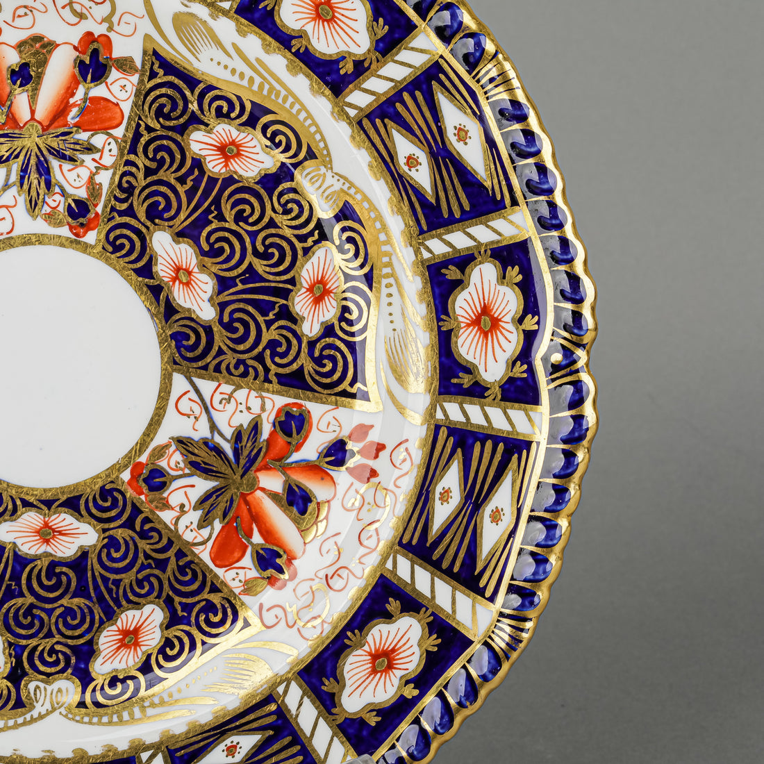 ROYAL CROWN DERBY Traditional Imari 2451 Plate
