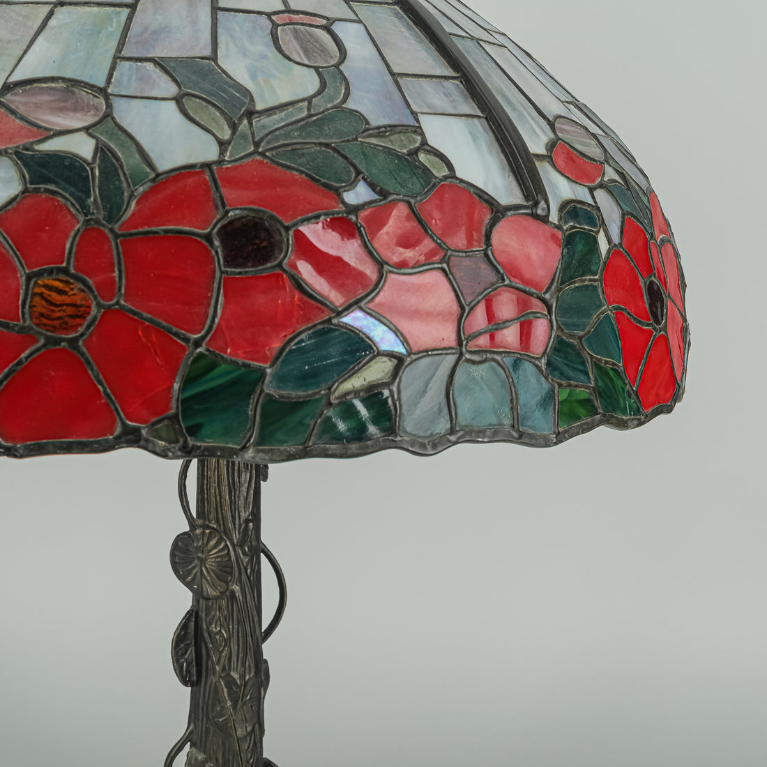 Bronze Finish Cast Metal Tiffany Style Lamp