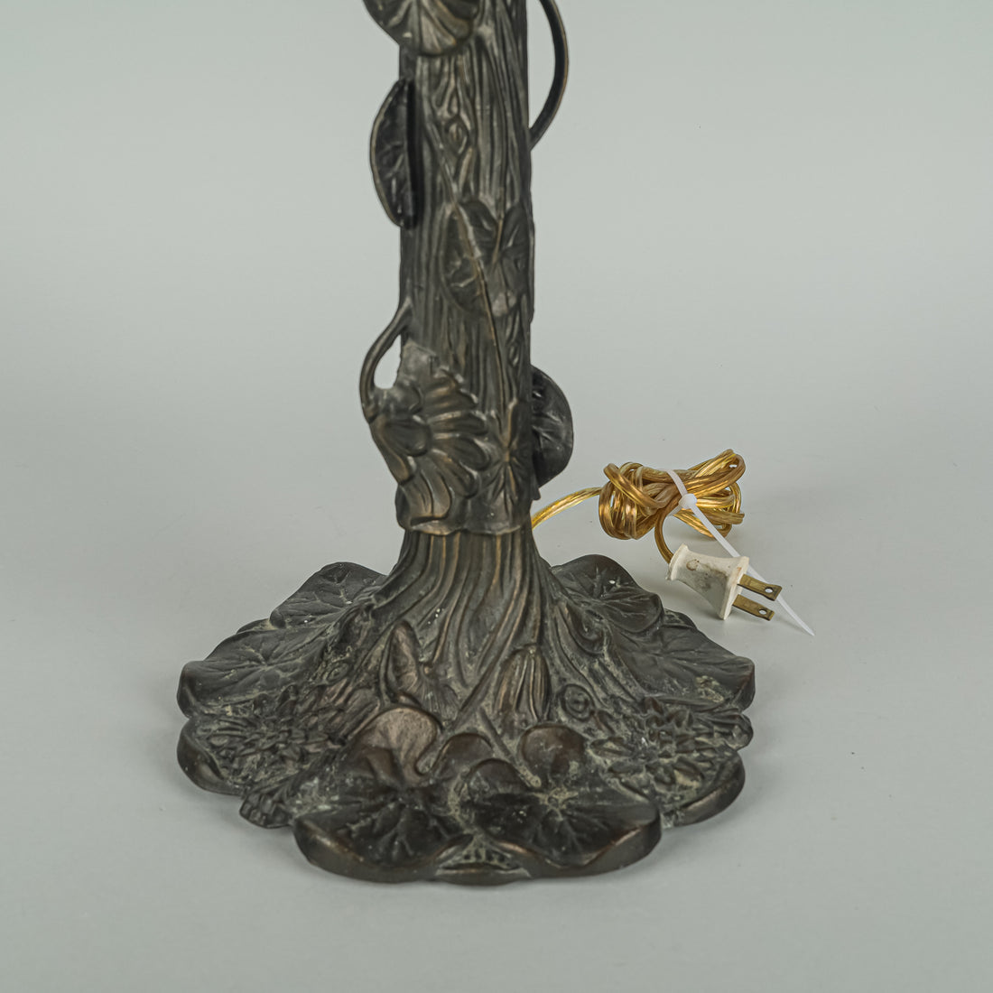 Bronze Finish Cast Metal Tiffany Style Lamp