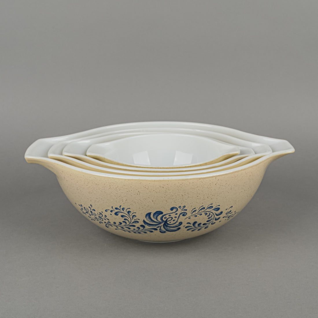 PYREX Homestead Cinderella Mixing Bowl Set Of 4