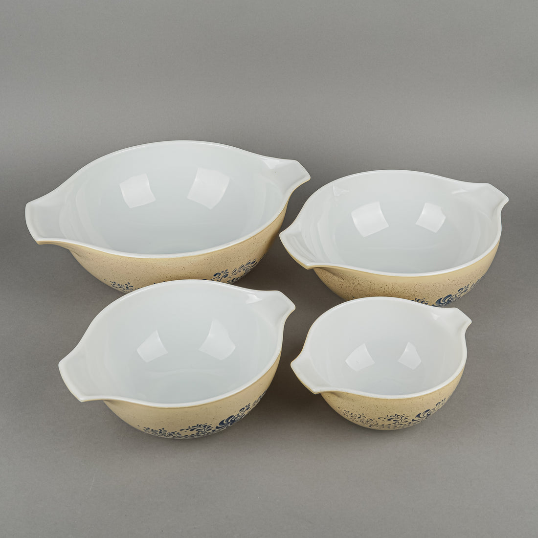 PYREX Homestead Cinderella Mixing Bowl Set Of 4