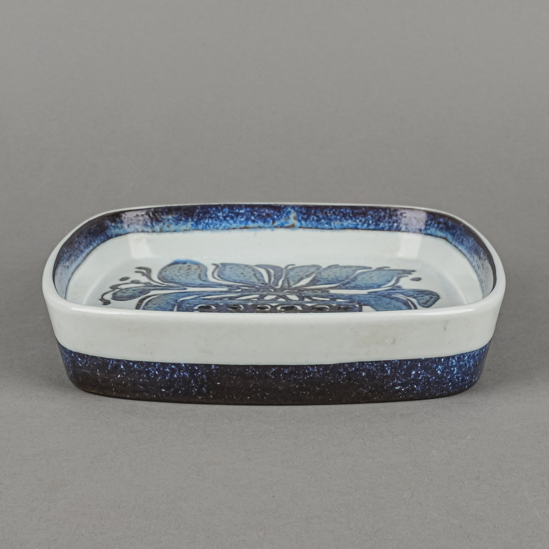 ROYAL COPENHAGEN Marianne Johanson Faience Square Dish 429/2883