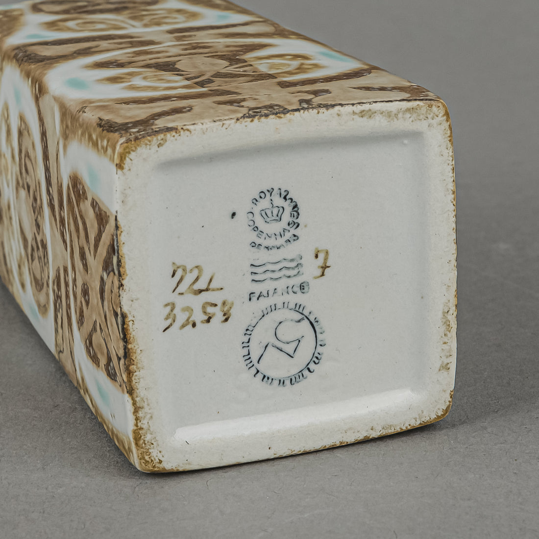 ROYAL COPENHAGEN Nils Thorssen Faience Vase 721/3258