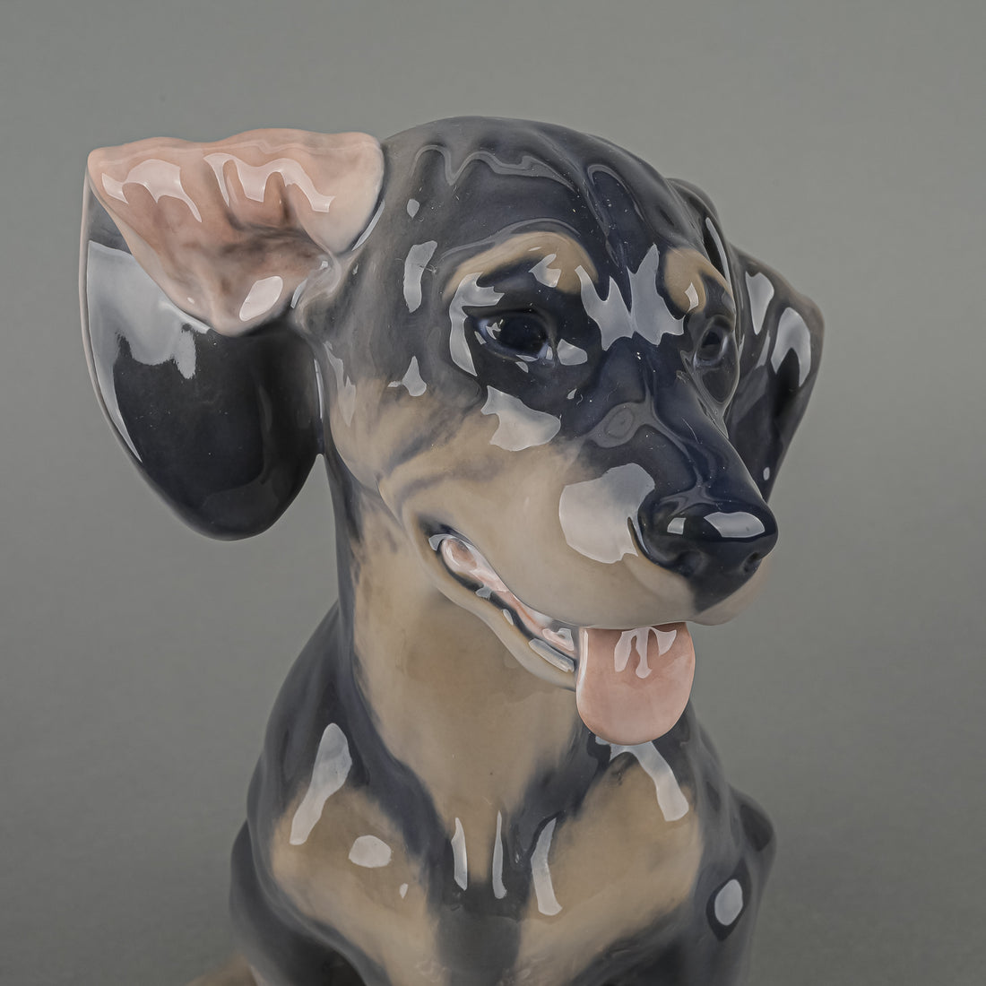 ROYAL COPENHAGEN Figurine Dachshund Dog 856