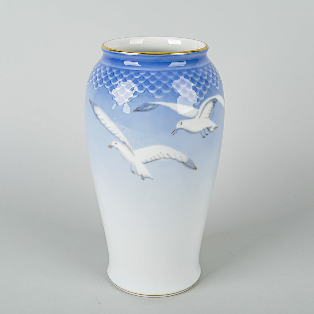 BING & GRØNDAHL Seagull Vase #682