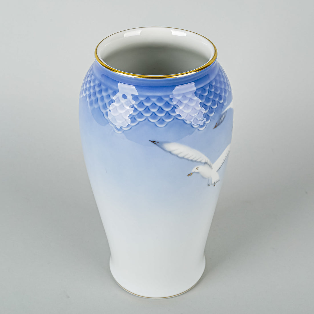 BING & GRØNDAHL Seagull Vase #682