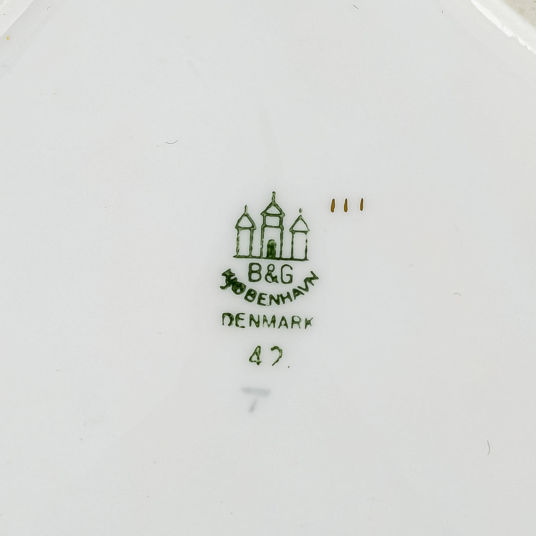 BING & GRØNDAHL Seagull Shell Dish #42