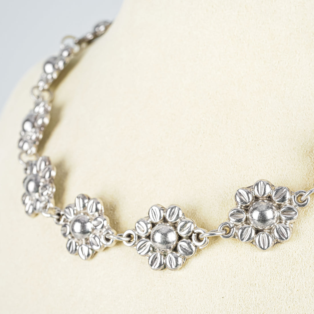 Sterling Silver Daisy Link Necklace